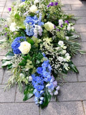 Dessus de cercueil champêtre bleu et blanc Desssus-de-cercueil-de-bleu-blanche