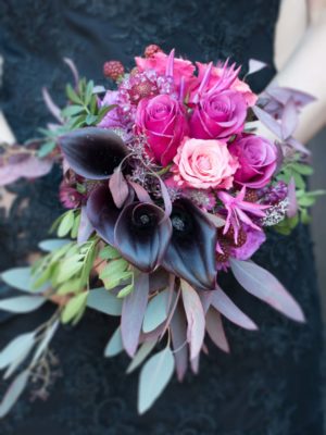 bouquet de mariée stylisé grand contraste de couleur