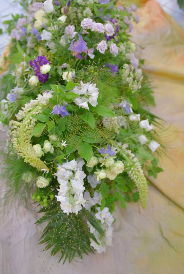 Dessus de cercceuil de couleur parme