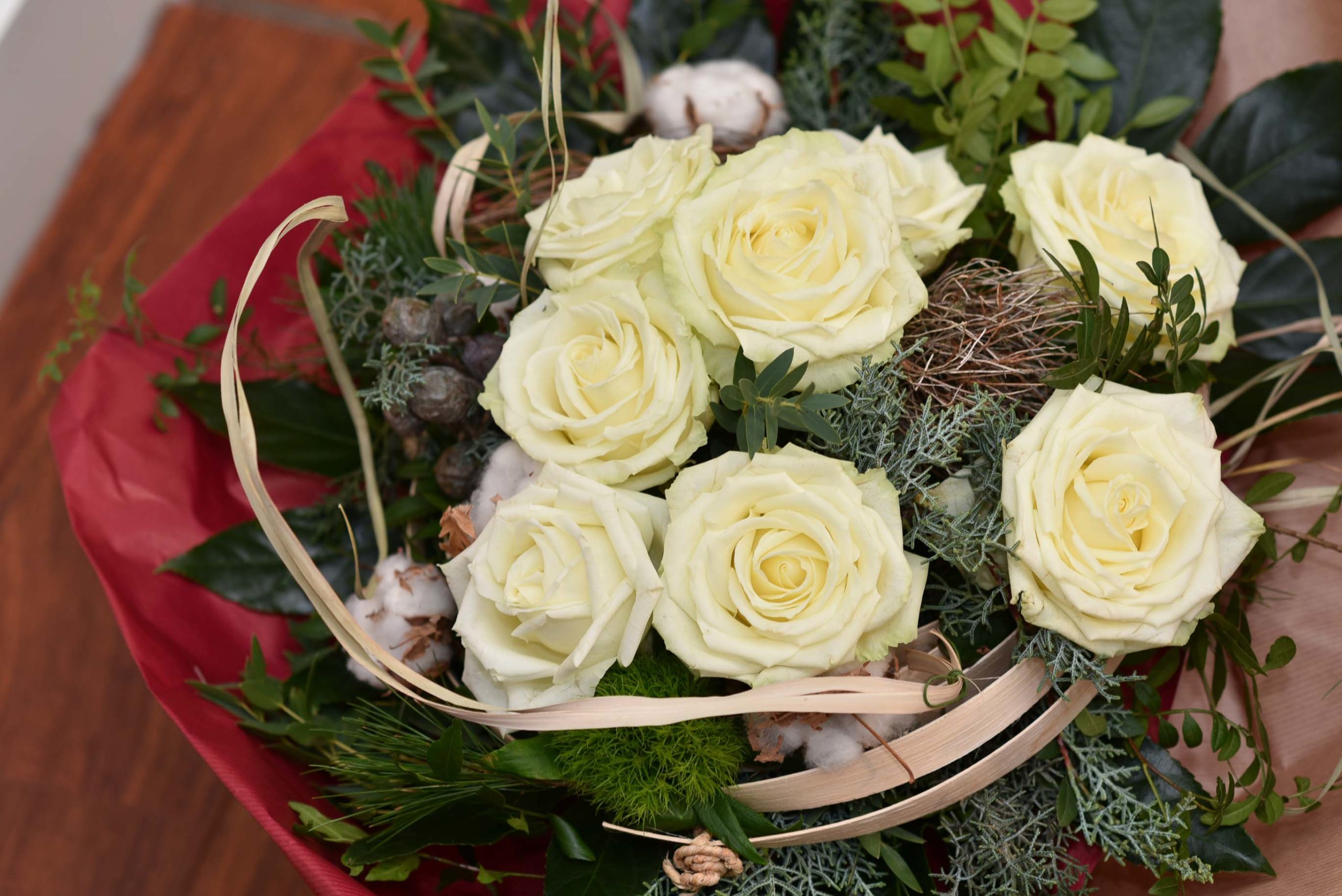 Bouquet de Coton et Roses blanche - Blumstein Fleuriste Strasbourg