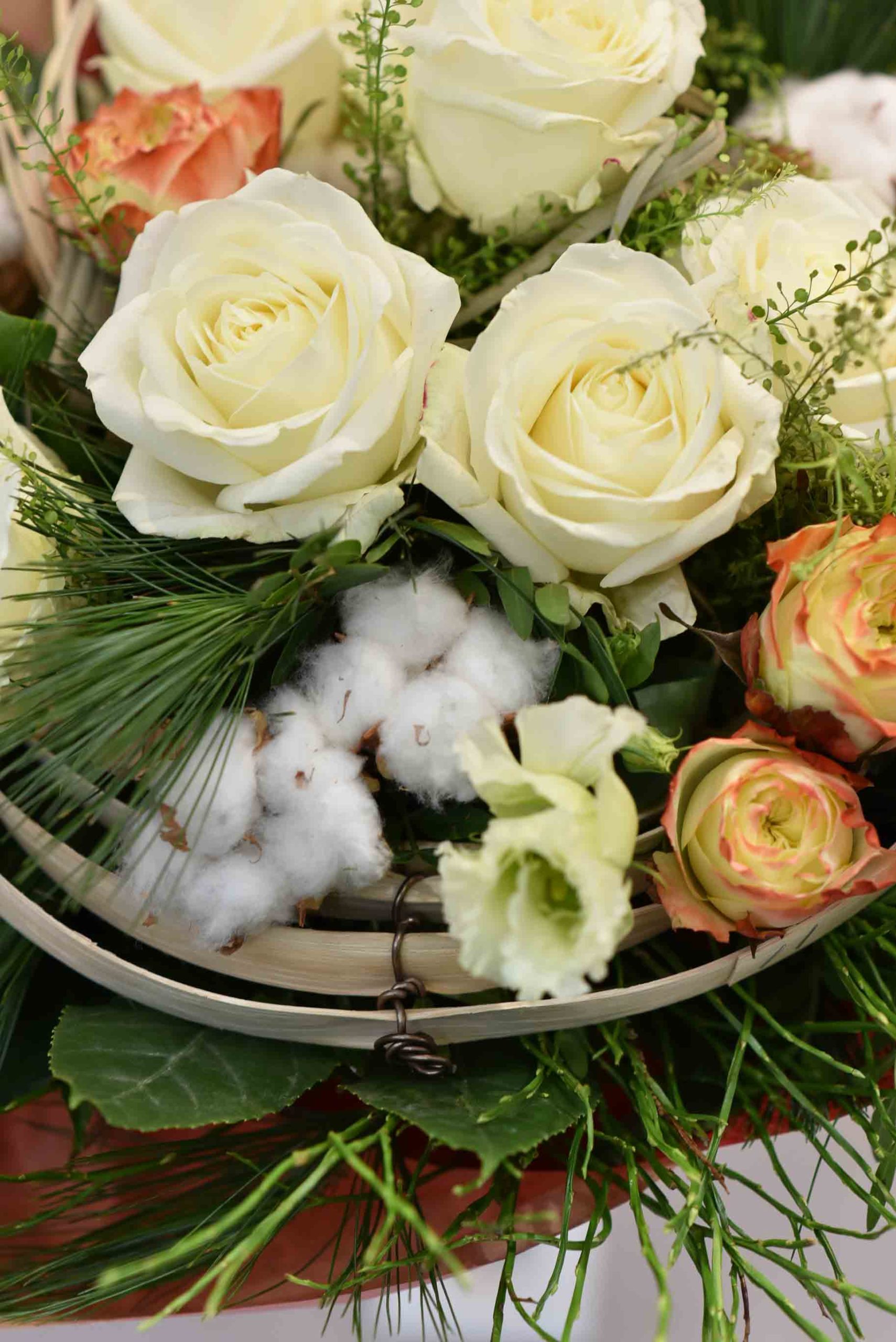 Bouquet de Coton et Roses blanche - Blumstein Fleuriste Strasbourg