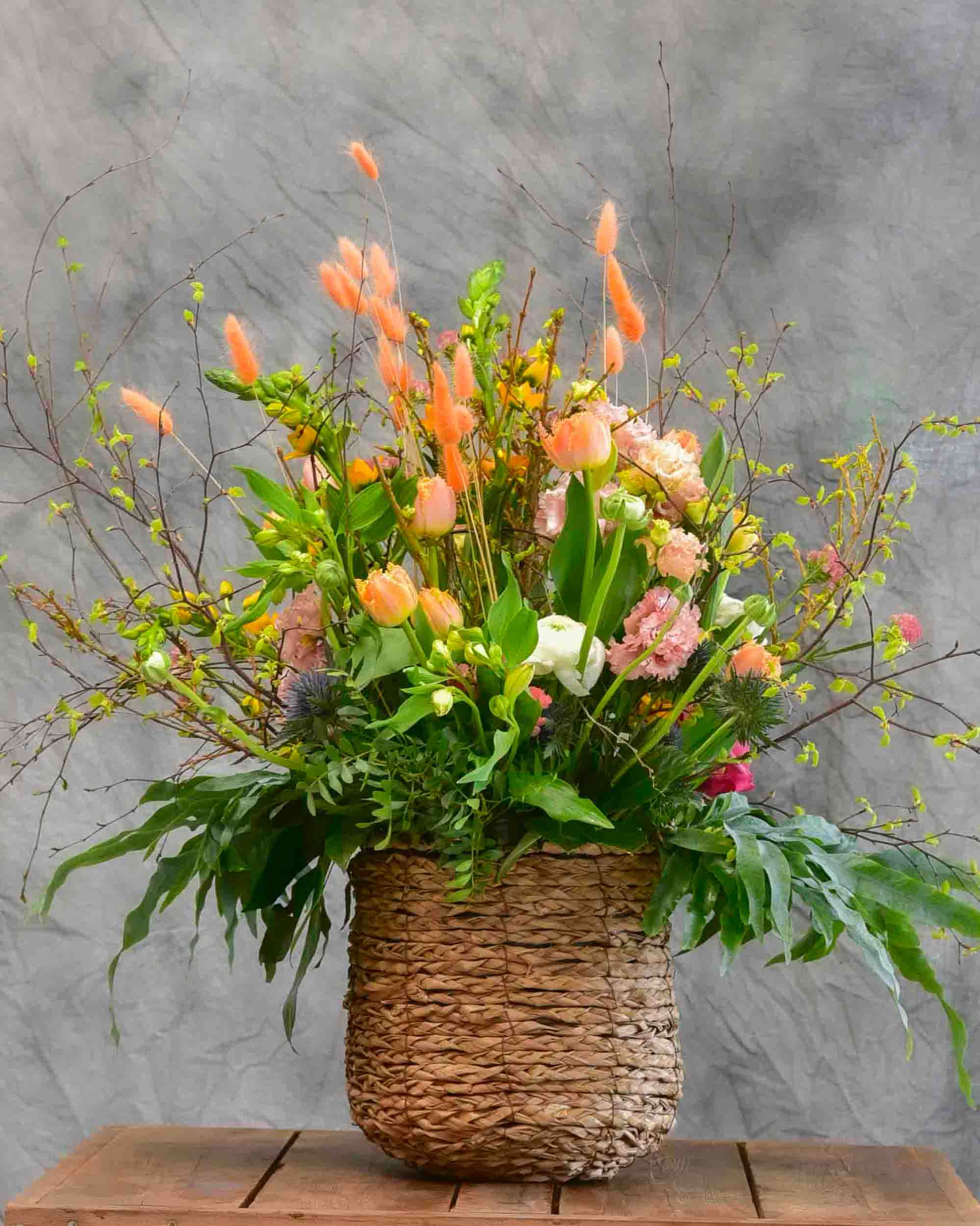 Une composition de fleurs du jardin selon la saison