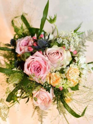 Bouquet de mariée de fleurs du du fond du jardin
