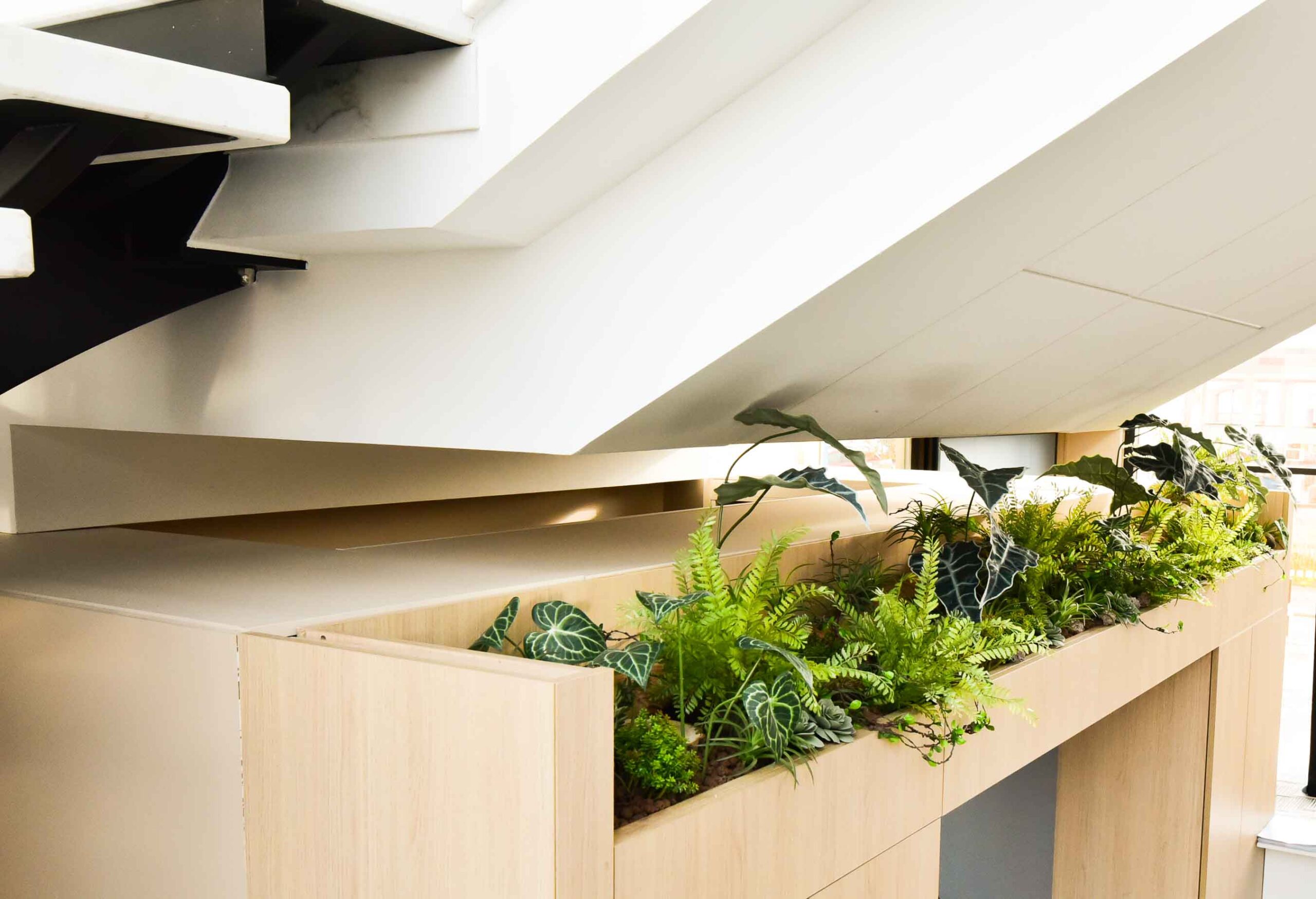 Décor avec des plantes synthétique -2