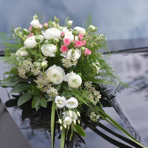 Arrangement de fleurs blanche pour la voiture -2