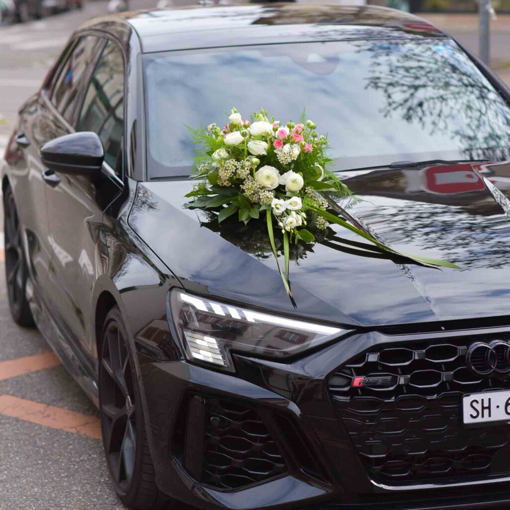 Arrangement de fleurs blanche pour la voiture -3