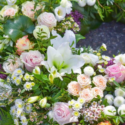 gros plan de la Couronne de fleurs